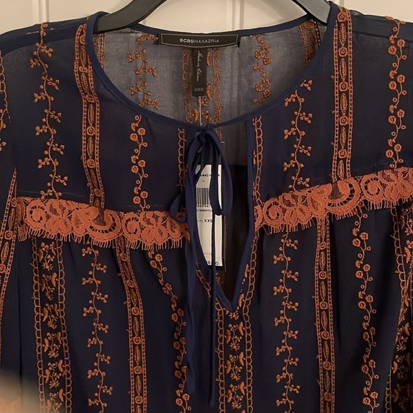 BCBG MAXAZRIA women’s XXS‎ Bell sleeve, sheer long sleeve top navy & rust color - Picture 6 of 11